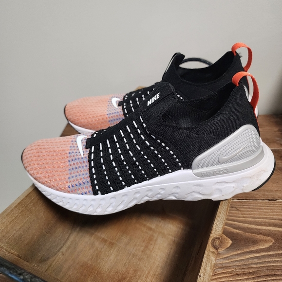 Nike React Phantom shoes - Picture 2 of 8